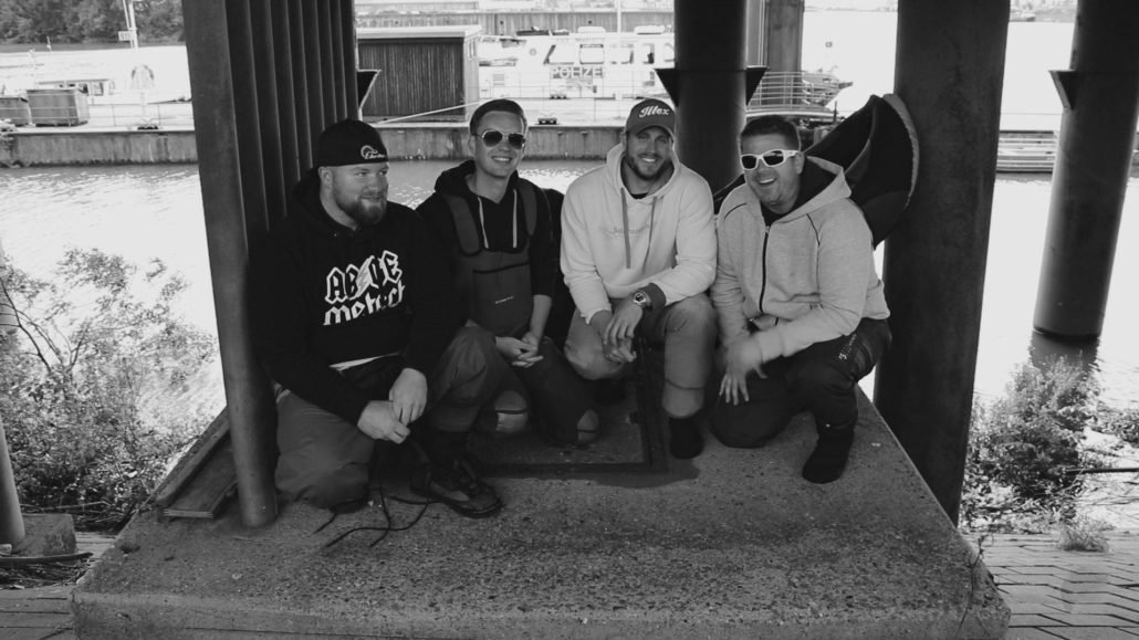 Die Crew: Belly Boat Angeln Hamburg